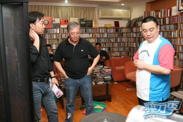 赖英智来访十八子视听会所