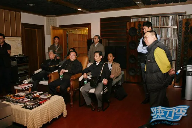 重庆市领导和名扬集团人员来访十八子视听会所