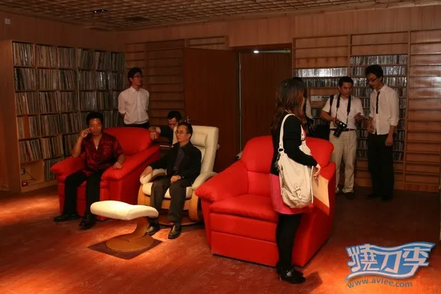 阳江文艺界人士现场挥毫