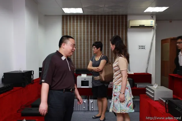 广东电视台记者专访李积回先生