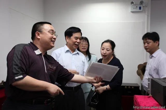 广东民营企业进出口商会成员前来参观世界发烧音响博物馆