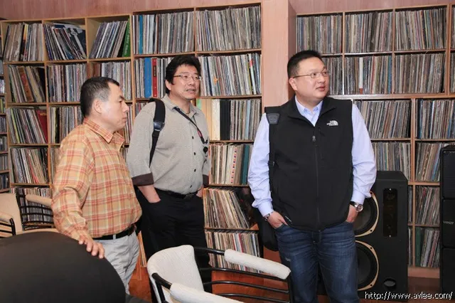 台湾商人走访音响博物馆