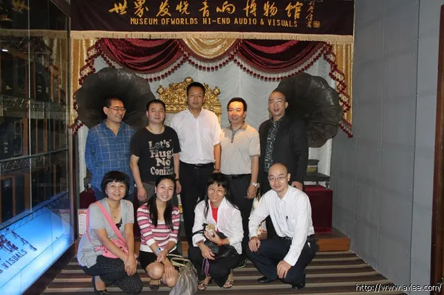 广东省工商联电脑商会秘书长禤国荣一行九人到世界发烧音响博物馆参观欣赏