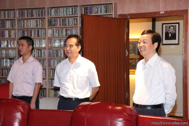 江西鹰潭市副市长辜清考察我集团公司