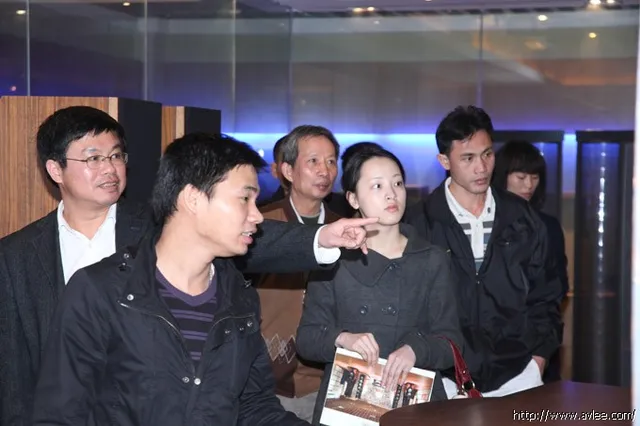 广西商务局一行人在阳江商务局钟华晓的陪同下到十八子集团参观指导