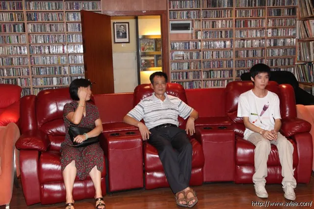 阳西统计局谢局长陪同东莞理工学院大三学生一行莅临十八子集团参观交流