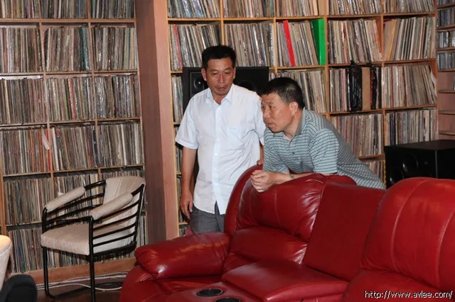 城泰公司陈经理与其公司员工一众来到世界发烧音响博物馆参观