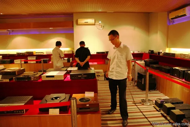 格力公司员工参观世界发烧音响博物馆