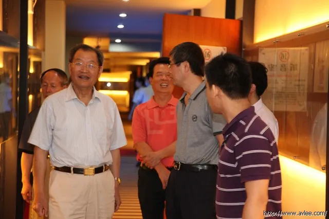陕西省决策咨询委员会与阳江科工信局领导莅临我馆考察