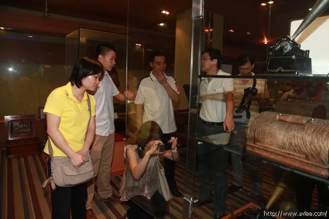 中国人民银行领导到十八子总部世界发烧音响博物馆考察交流