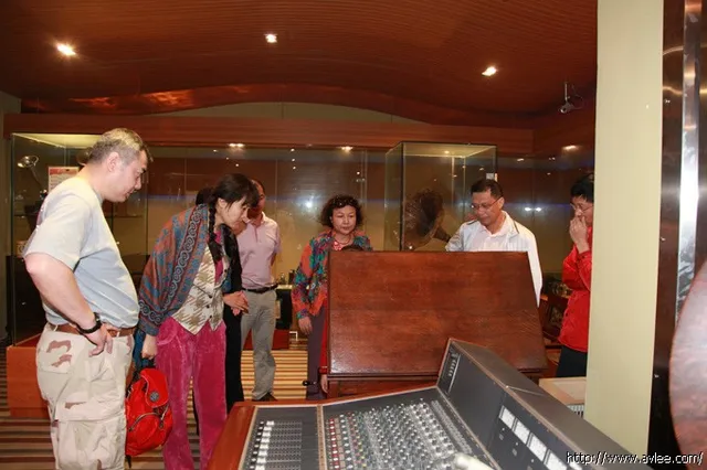 中国人民银行领导到世界发烧音响博物馆参观交流