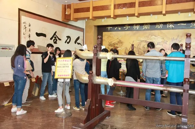 华南农业大学师生一行60人到阳江十八子集团参观交流