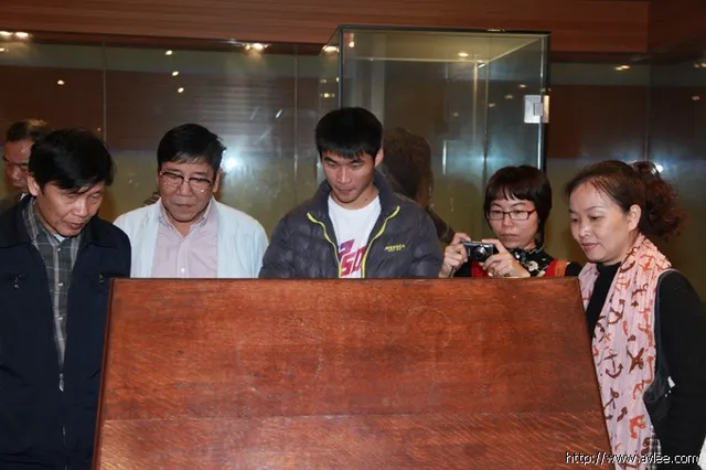 珠海钢琴厂、珠海三灶中学一行10人到访十八子集团有限公司