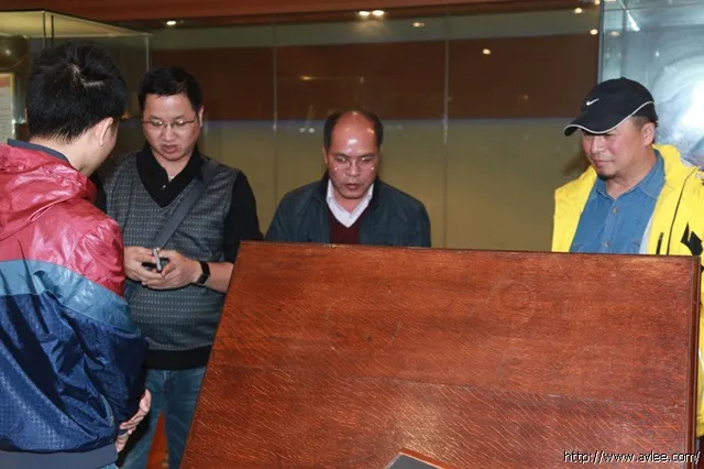 职业画家张双柱先生、德国蟒蛇（JIB）公司亚太区市场总监李海先生等人莅临世界发烧音响博物馆参观交流