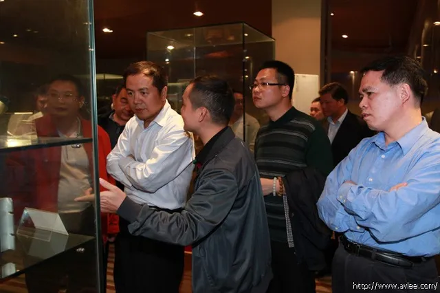 省中小企业局领导一行30人莅临世界发烧音响博物馆参观体验