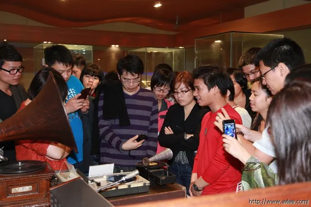 国旅国际会议展览有限公司广州分公司员工一行47人到世界发烧音响博物馆参观交流