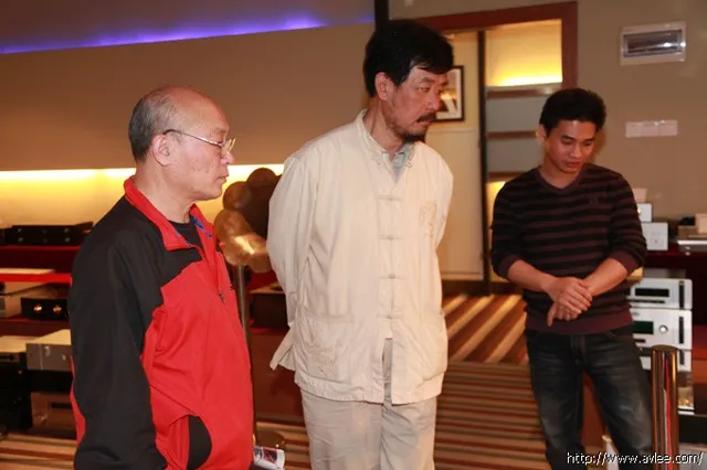 摄影大师卢海林与黄金周刊工作人员到世界发烧音响博物馆参观摄影大师卢海林与黄金周刊工作人员到世界发烧音响博物馆参观摄影大师卢海林与黄金周刊工作人员到世界发烧音响博物馆参观摄影大师卢海林与黄金周刊工作人员