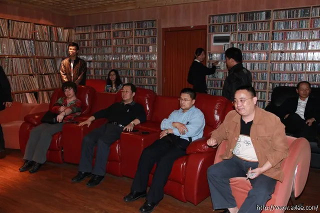 中国轻功工工艺品出口商会到世界发烧音响博物馆参观考察