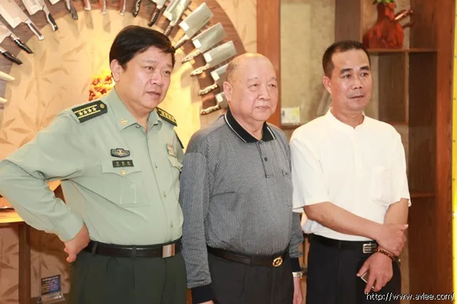 军分区李司令一行领导到十八子集团有限公司考察