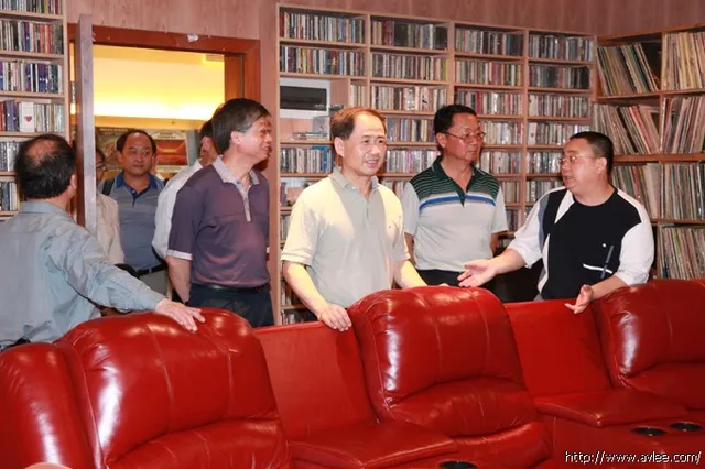 东亚气候可预报性研讨会考察团领导造访世界发烧音响博物馆