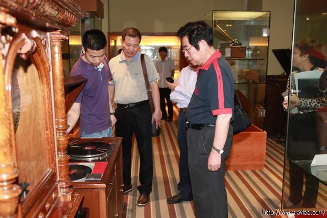 广东省直工委,原组织部长、企业工作部部长肖峰鸣一行3人到十八子集团有限公司考察