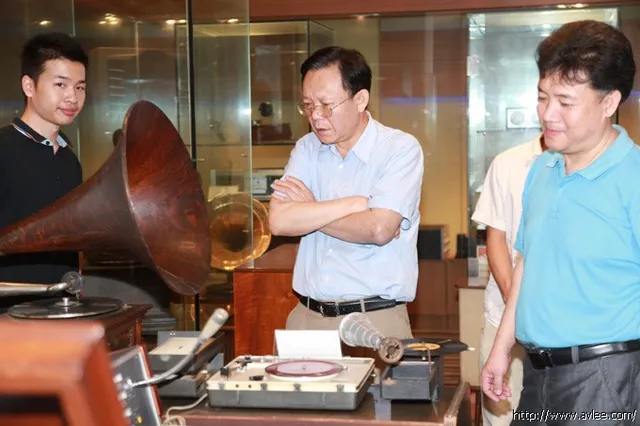 阳东县信访局领导一行到世界发烧音响博物馆参观