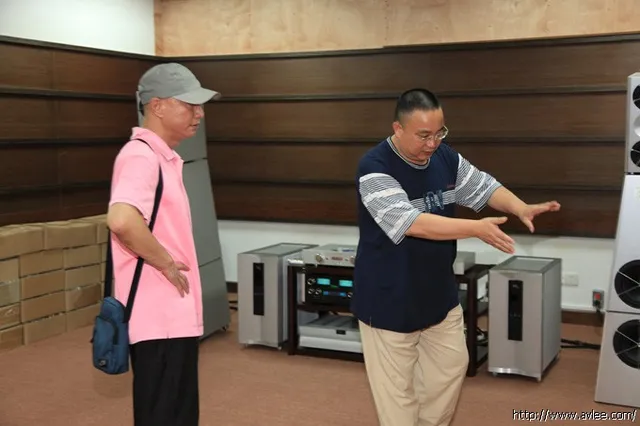 著名作曲家、音乐制作人邓伟标老师在世界发烧音响博物馆音乐馆举办签唱会