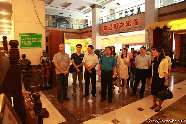 省电力群众路线宣传媒介交流会一行30人到十八子集团有限公司参观