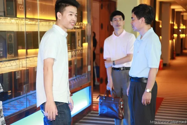 华南理工大学教授到世界发烧音响博物馆参观交流