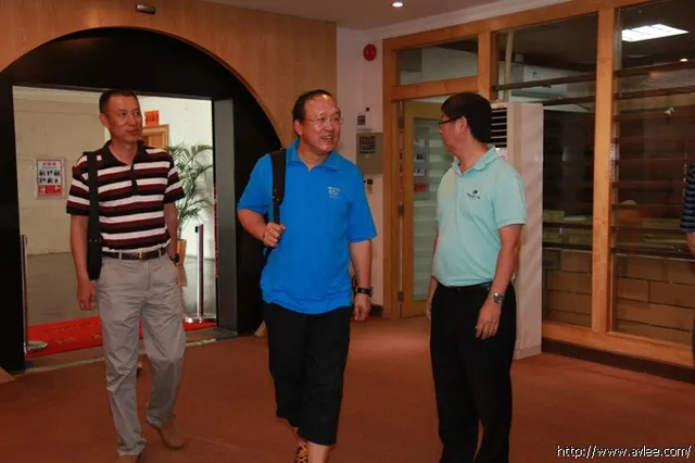 英国“音响贵族”零件(亚洲)有限公司人员到世界发烧音响博物馆参观交流