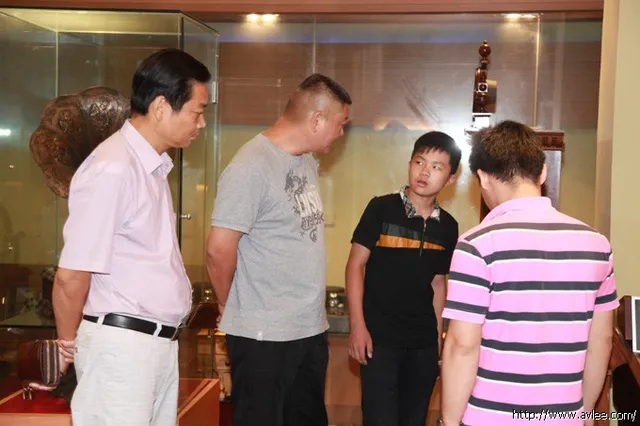 军分区领导一行莅临世界发烧音响博物馆考察参观