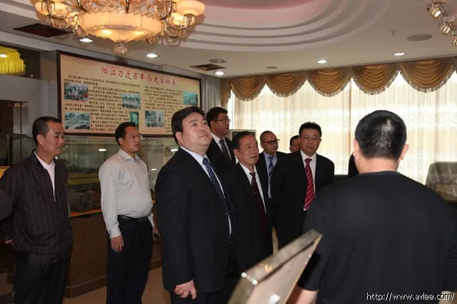 茅台集团大型慰问团汇集十八子集团有限公司交流