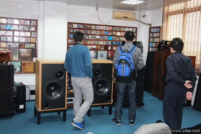 成都发烧友千里迢迢来到世界发烧音响博物馆参观交流