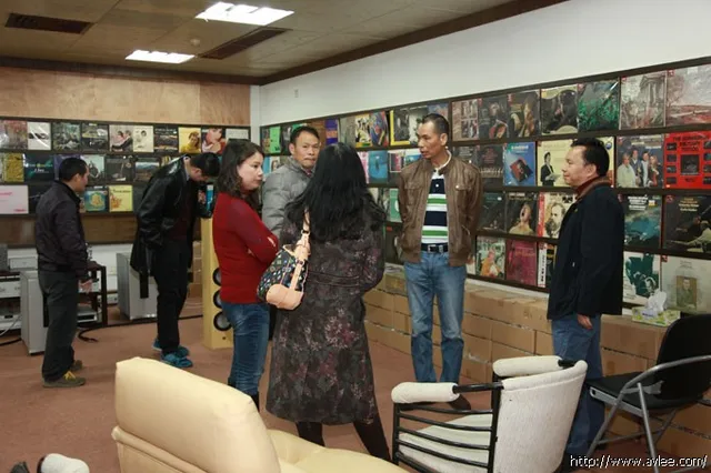 广东省农业银行蔡行长与收藏家协会一行7人慕名前来世界发烧音响博物馆参观