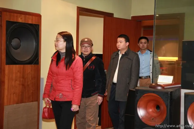 军分区领导一行莅临世界发烧音响博物馆