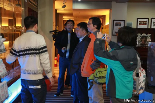 文化部民族民间文艺发展中心副主任张刚等一行8人前来世界发烧音响博物馆参观采访