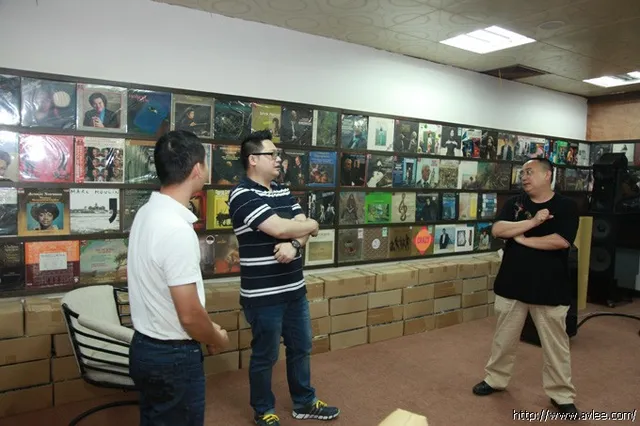 力高音响刘先生到我馆指导