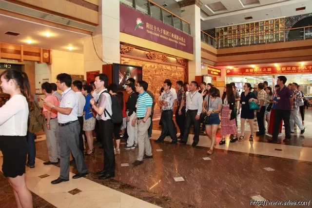 香港亚洲商学院学员一行70人光临十八子集团有限公司参观指导