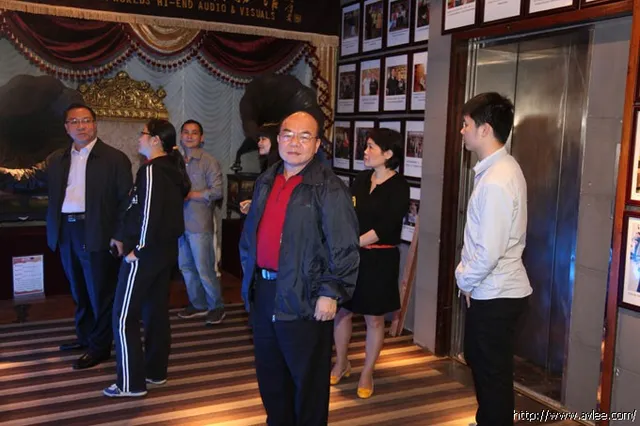 阳江市委组织部部长黎泽林陪同一行领导来到世界发烧音响博物馆参观