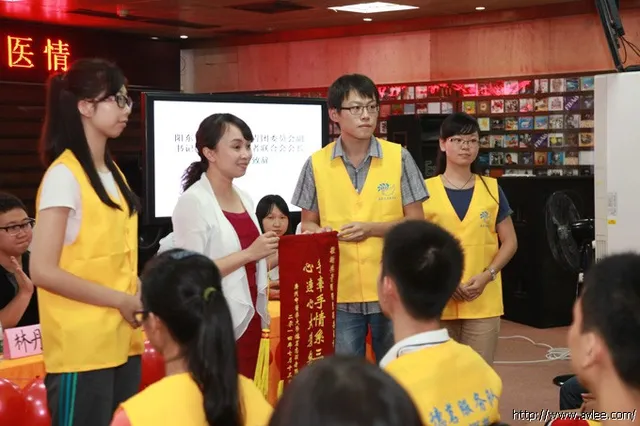 广东中医药大学第一临床医学院穗铭志愿者在世界发烧音响博物馆二楼音乐馆看展宣誓活动
