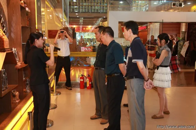 广东省工商联专职副主席卢小周等一行领导10人莅临十八子集团有限公司考察指导