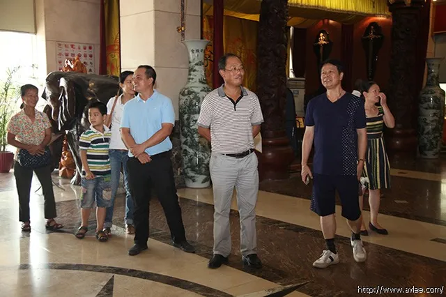 2014年10月4日,广东金世纪实业公司总裁陈总一行6人到访十八子集团公司