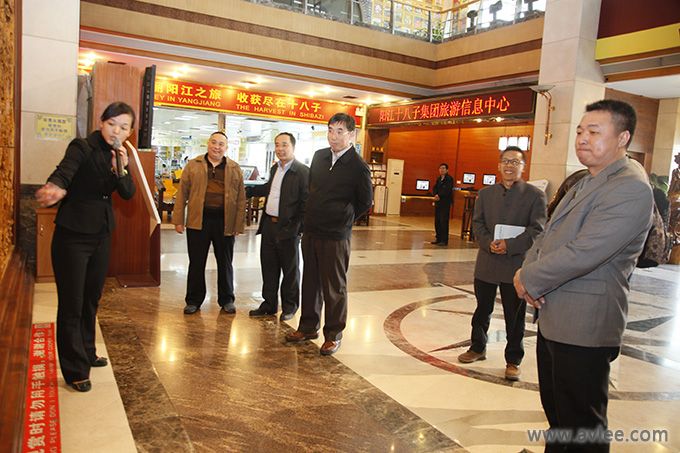 2014年12月17日，中国轻工工艺品进出口商会副会长兼秘书长李文锋先生到访十八子集团