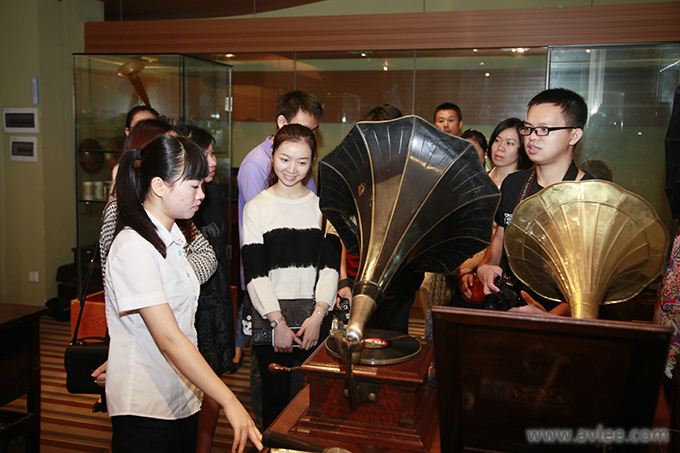 东莞市科技馆一行到阳江十八子集团参观