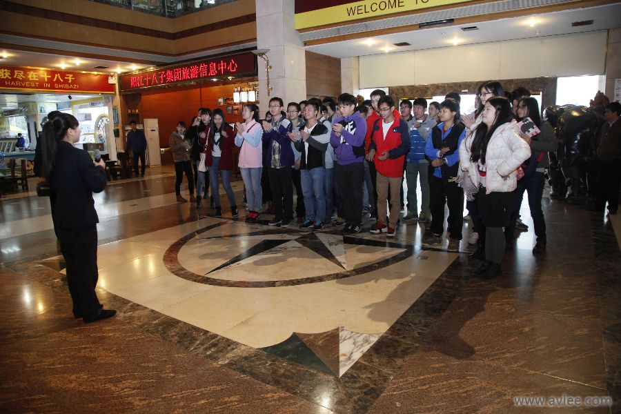 2015年1月11日广东石油化工学院师生一行参观十八子集团