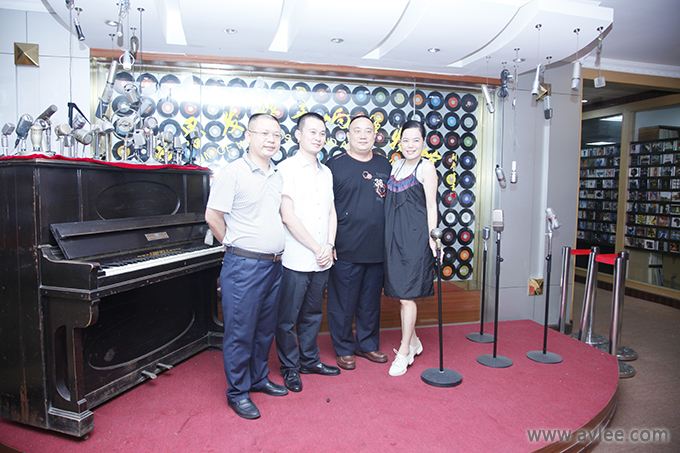 广东省传统文化促进会李世玉常务副会长兼秘书长与广东省传统文化促进会赖锦洲党支部副书记、常务副秘书长、《传统文化》 执行主编一行到阳江十八子集团参观
