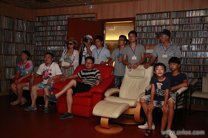 深圳市鑫海智能家居系统有限公司、深圳市超时代影音系统工程有限公司陈顺林董事长与广州市惠森光电设备有限公司范俊销售经理一行到阳江十八子集团参观