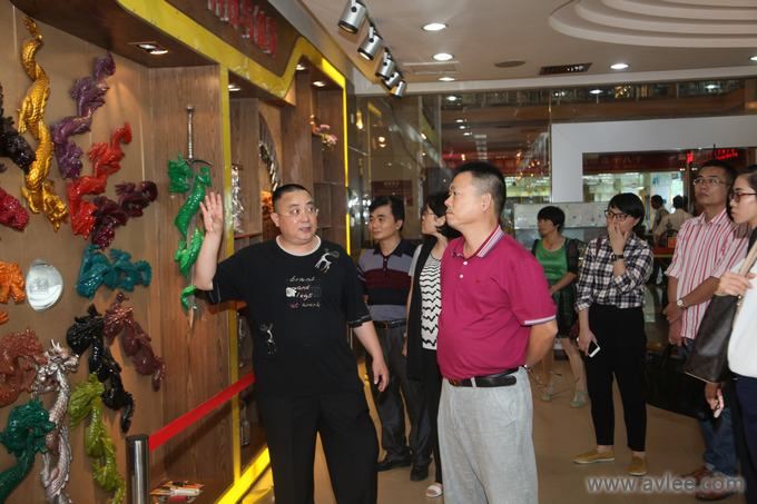 文广新局领导干部一行到阳江十八子集团参观。