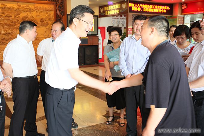 广东省副省长蓝佛安在阳江市委常委、市委政法委书记冯桂雄等市领导的陪同下到我馆调研