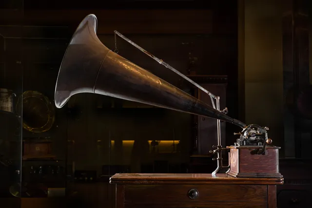 第一代蜡筒留声机